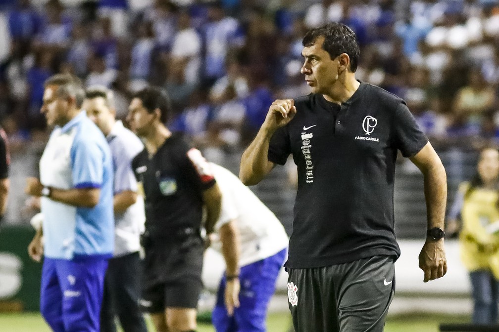 Fábio Carille em ação em CSA x Corinthians — Foto: Rodrigo Gazzanel/Ag. Corinthians