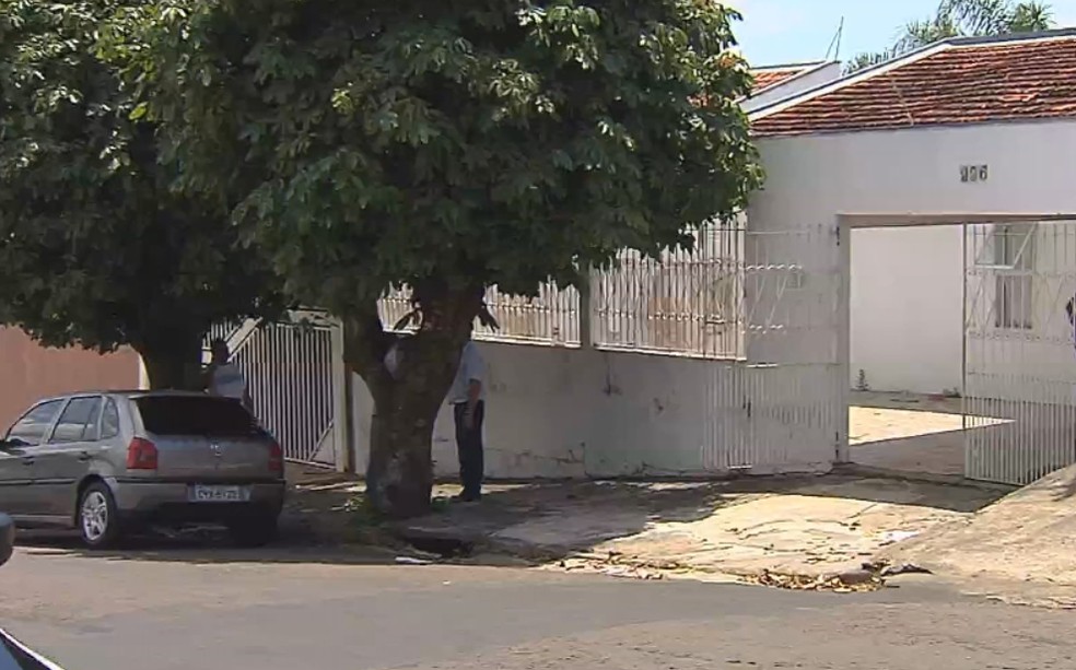 Crime aconteceu na casa onde homem e vítima moravam com a filha, em Marília — Foto: Reprodução/TV TEM