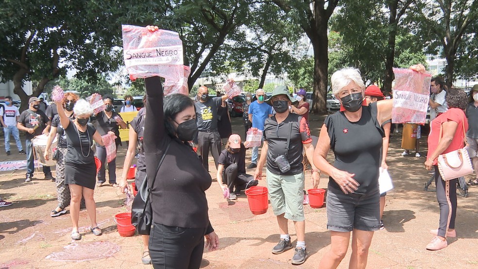 Manifestação em Brasília pede justiça por congolês Moïse — Foto: TV Globo/Reprodução