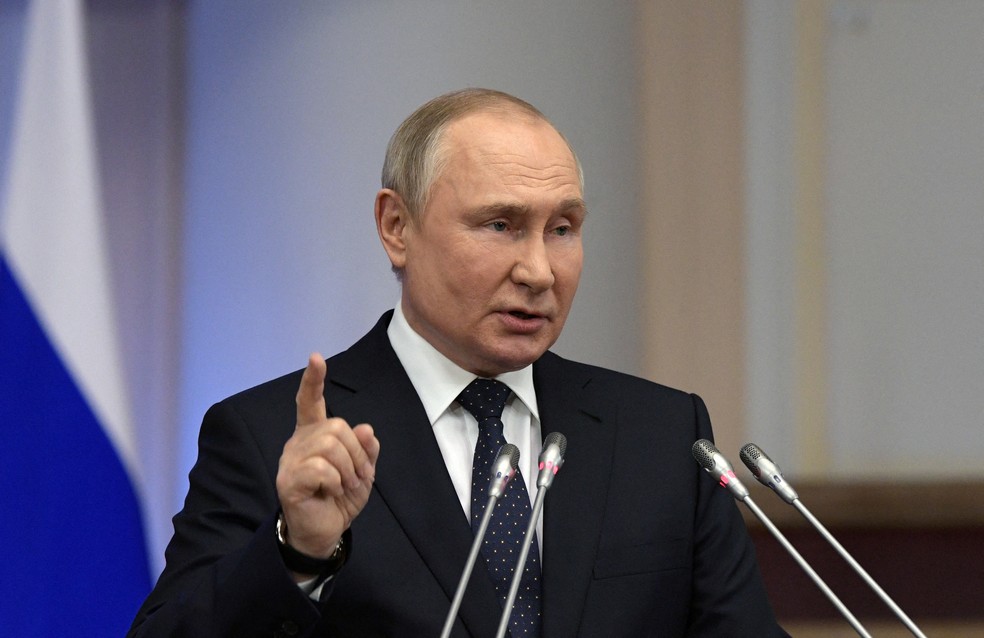 O presidente russo, Vladimir Putin, durante discurso no Parlamento russo no qual fez novas ameaças ao Ocidente, em 27 de abril de 2022 — Foto: Alexei Danichev/ via Reuters