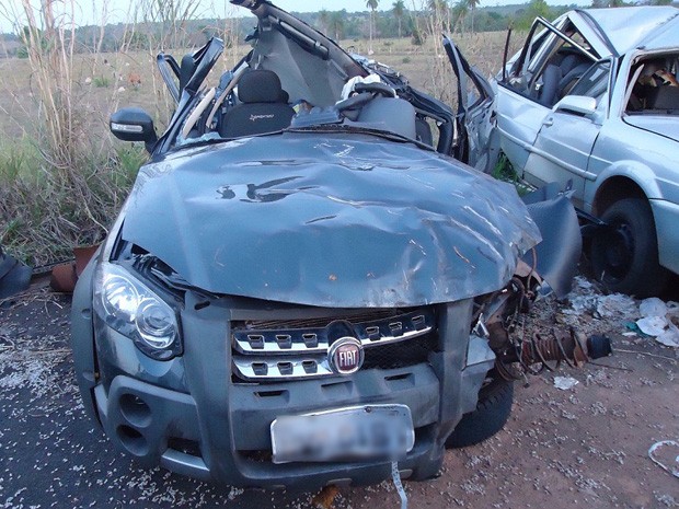 Segundo a PRF acidente pode ter sido provocado por batida. Motorista do outro carro teria fugido do local  (Foto: Divulgação/PRF Araguaína)