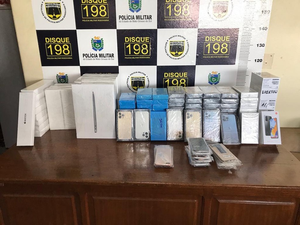 Celulares e tablets apreendidos pela polícia em Ponta Porã — Foto: PMR/Divulgação