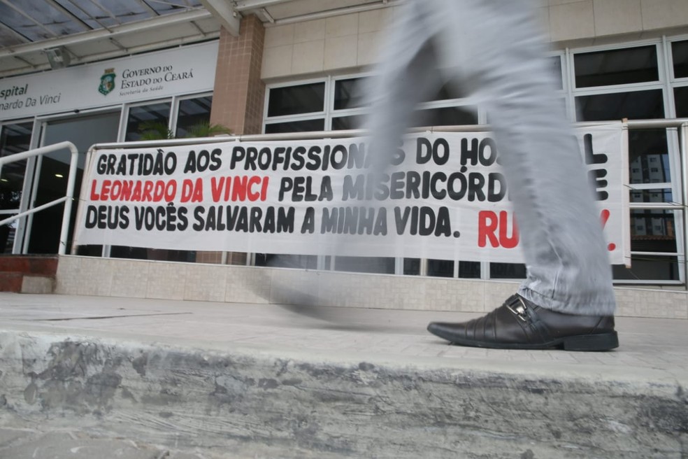 Paciente Que Ficou 53 Dias Internado Com Covid Agradece Profissionais Com Faixa Em Hospital De Fortaleza Ceara G1