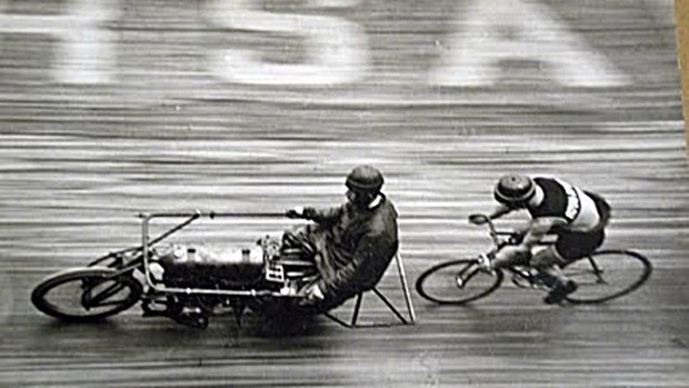 Corrida De Moto No Campo Inglês Foto Editorial - Imagem de velocidade,  campeonato: 197467531