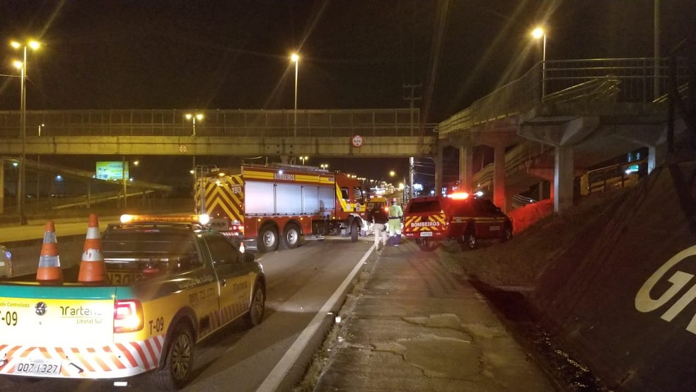 Acidente ocorreu na madrugada desta sexta-feira  — Foto: PRF/ Divulgação