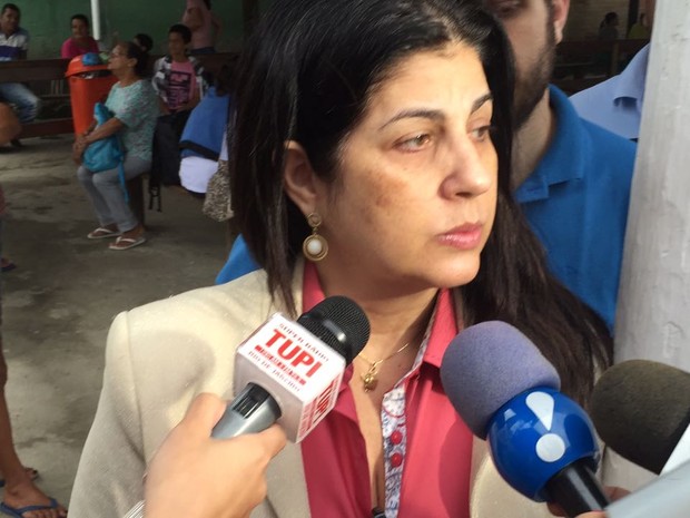 Rosinha Matheus, esposa do ex-governador Anthony Garotinho, tenta visitar o marido, preso em Bangu (Foto: Fernanda Rouvenat/ G1) Rosinha Matheus, esposa do ex-governador Anthony Garotinho, tenta visitar o marido, preso em Bangu (Foto: Fernanda Rouvenat/ G1)
