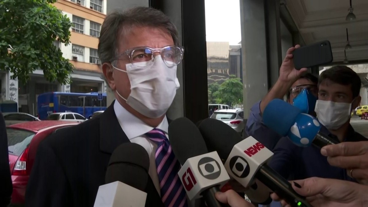 Flávio Bolsonaro não vai a acareação com Paulo Marinho