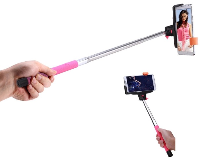 Pau de selfie faz com que celulares cheguem às alturas e uma queda pode ser perigosa (Foto: Divulgação)