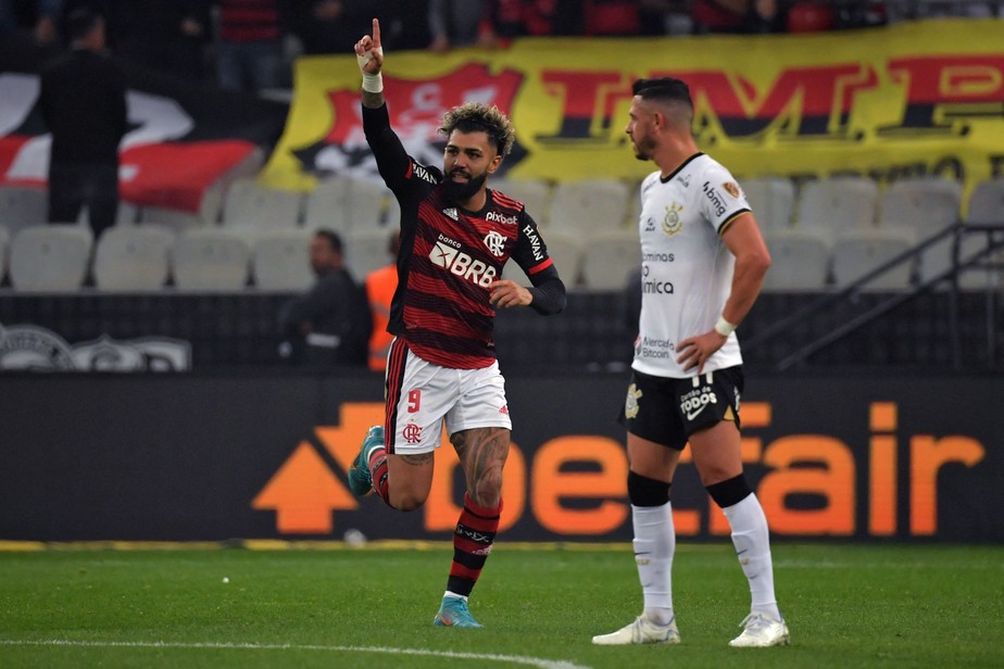Gabigol, do Flamengo, celebra após marcar seu gol sobre o Corinthians