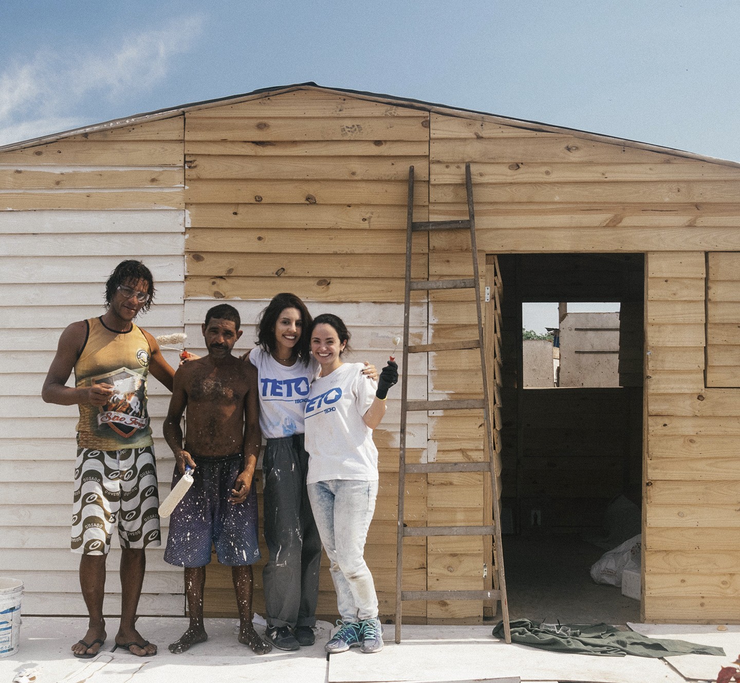 Conheça a Teto, ONG que constroi casas emergenciais e oferece autonomia para comunidades informais (Foto: Teto Brasil/divulgação)