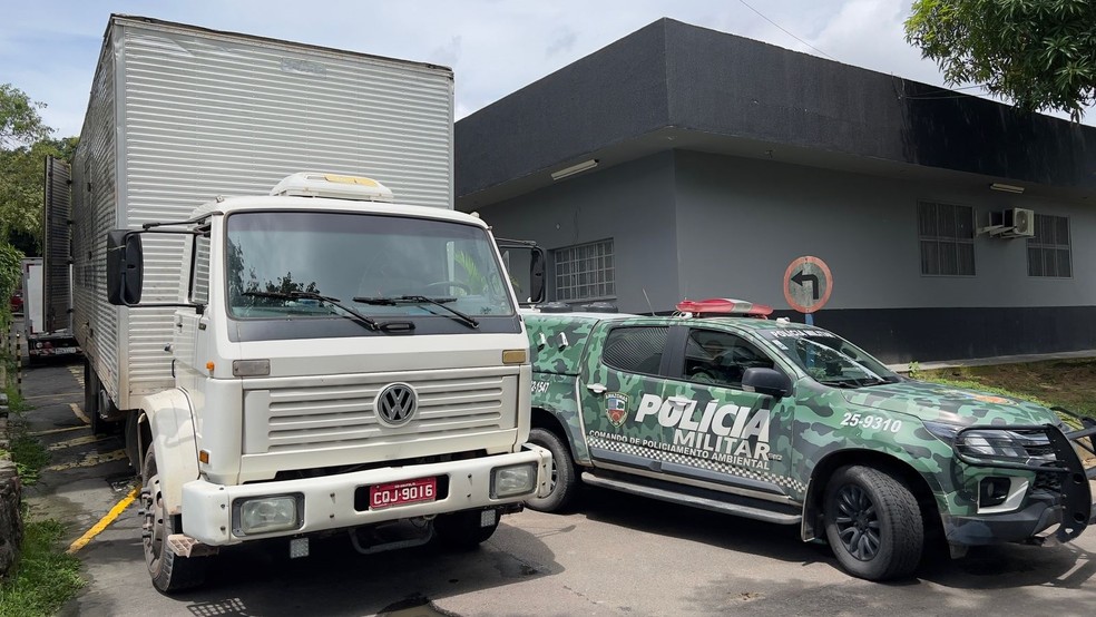 Caminhão que o suspeito conduzia também foi apreendido.  — Foto: Divulgação/PMAM