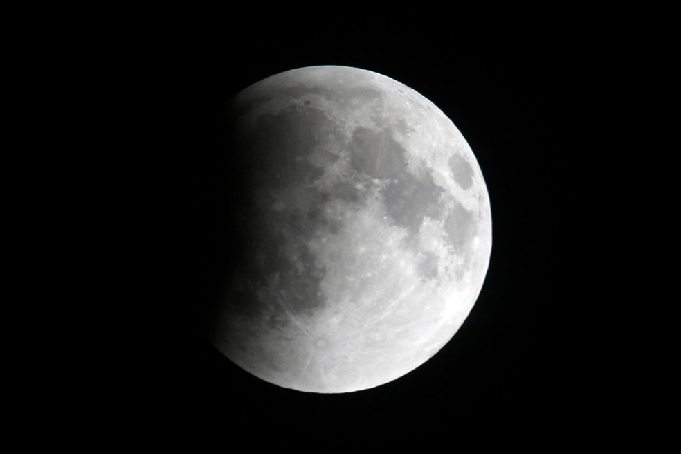 Imagem do eclipse lunar feita no Ceará. — Foto: LC Moreira/ Arquivo pessoal