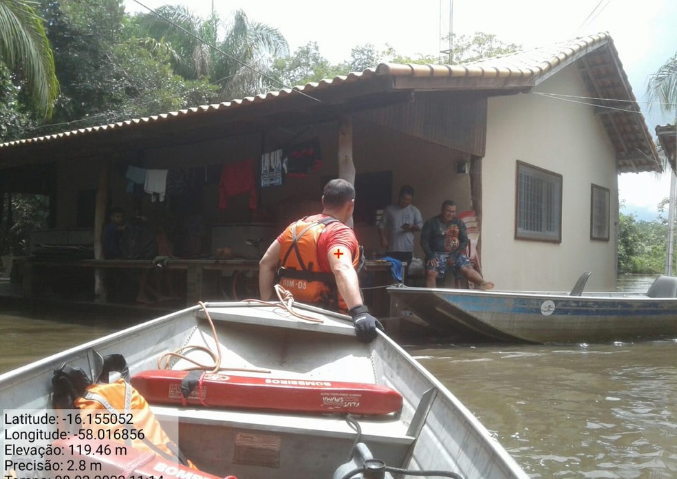Enchente em rio deixa comunidade rural alagada em Cáceres (MT) — Foto: Defesa Civil