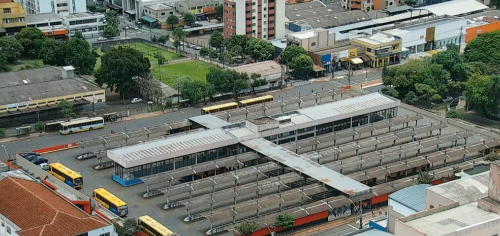 Terminal urbano de Londrina — Foto: RPC/Reprodução