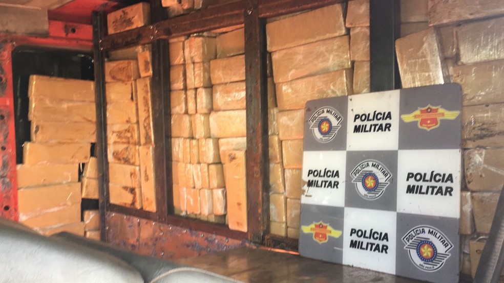 Casal foi preso por tráfico de drogas em Itápolis (Foto: Polícia Rodoviária/Divulgação)