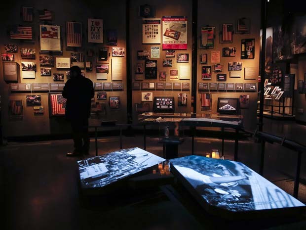 Exibição histórica dentro do museu do 11 de setembro é vista durante inauguração para a imprensa nesta quarta (14) (Foto: REUTERS/Shannon Stapleton) Exibição histórica dentro do museu do 11 de setembro é vista durante inauguração para a imprensa nesta quarta (14) (Foto: REUTERS/Shannon Stapleton)