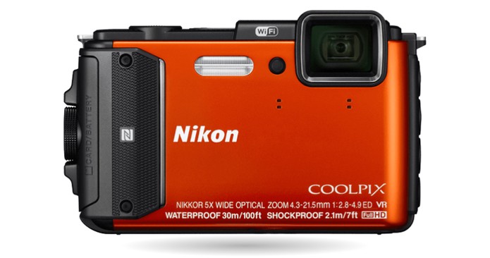 Nikon Coolpix AW130 tem design que aguenta quedas de 2 metros e profundidade de 30 metros (Foto: Divulgação/Nikon)