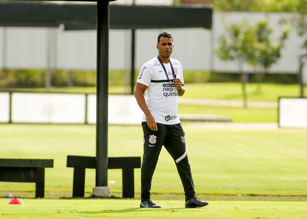 Fernando Lázaro em treino do Corinthians — Foto: Rodrigo Coca/Ag. Corinthians