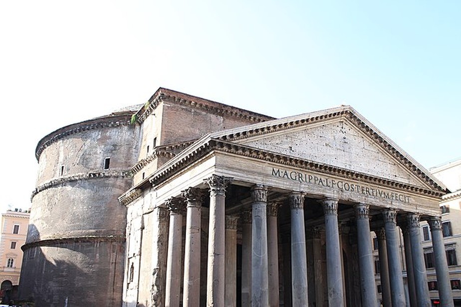 Panteão de Roma construído no século dois se mantem de pé até hoje e aceita visitação