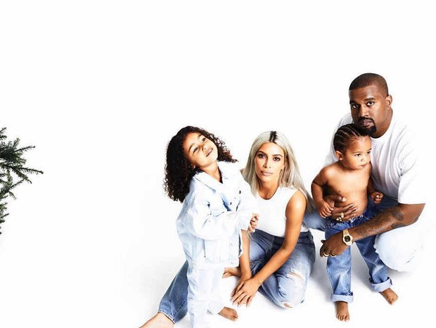 Imagem do cartão de Natal 2017 da família de Kim Kardashian e Kanye West (Foto: Produção Instagram Kim Kardashian)