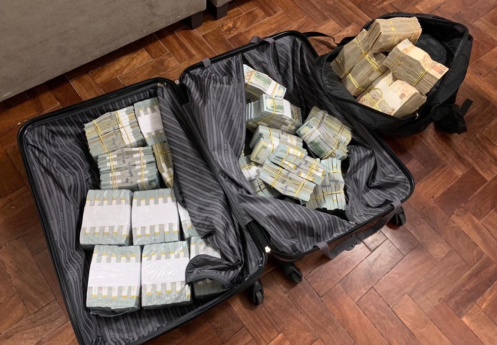 Malas cheias de dinheiro foram encontrados durante operação realizada em 2019 — Foto: Polícia Federal 