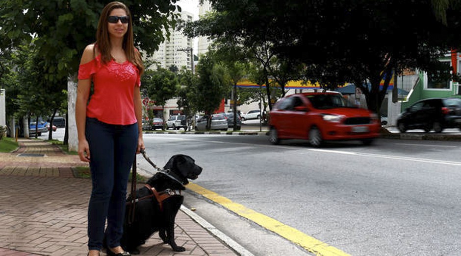 Mellina Reis contou problema em seu canal no YouTube: ‘Cão-guia não é um pet, não é um animal de estimação’ (Foto: Estadão Conteúdo)