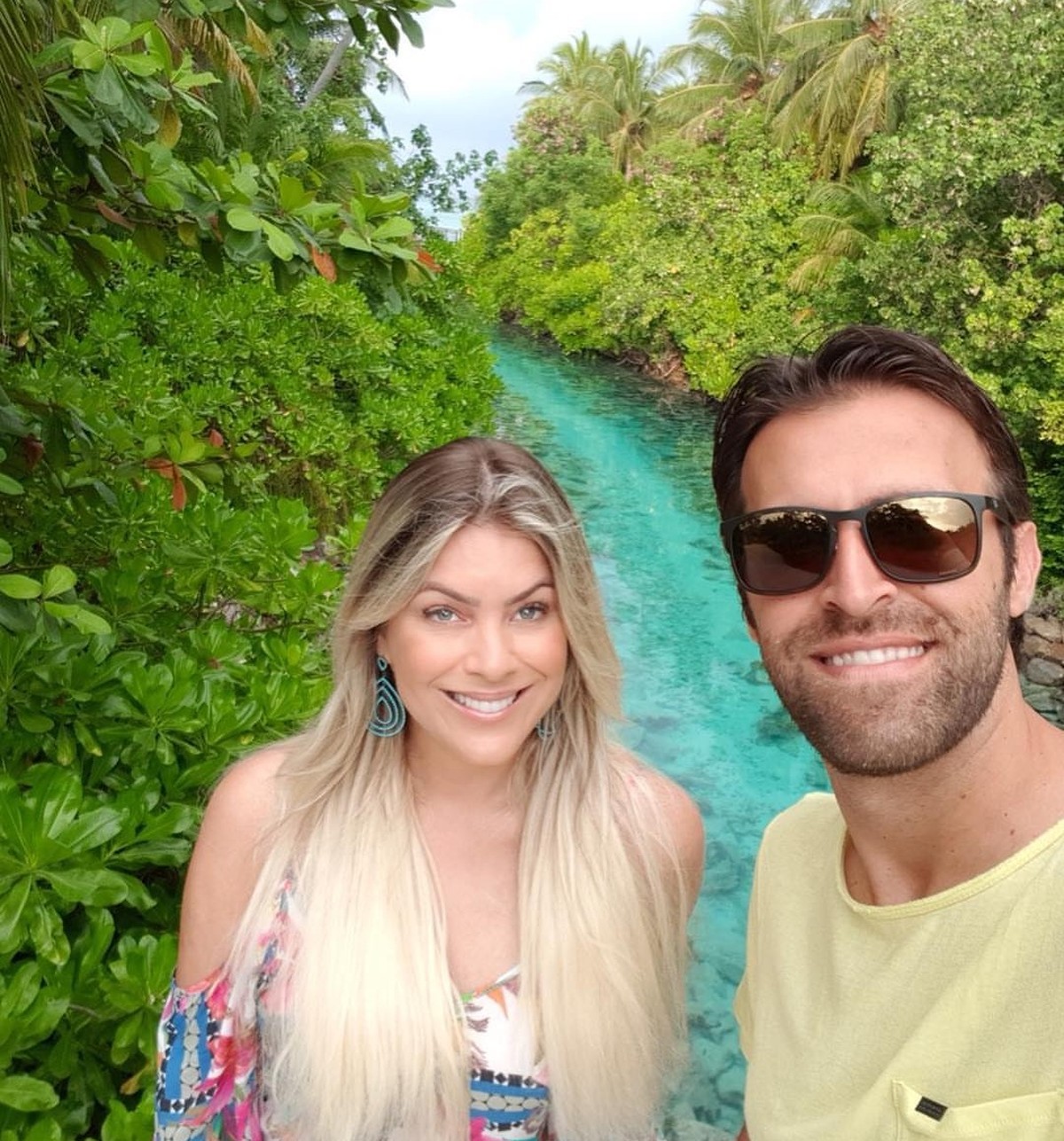 Em post romântico, Átila Abreu celebra 10 anos de namoro com Renata Fan 