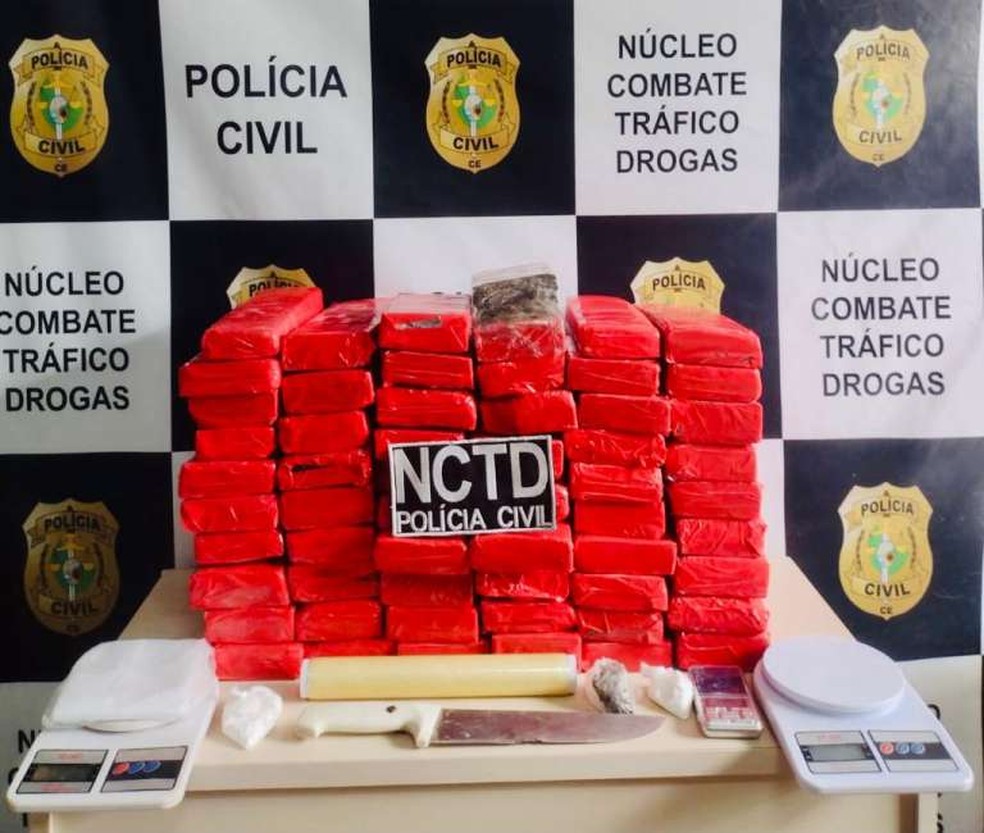 A droga estava armazenada em 53 tabletes dentro do imóvel em construção — Foto: Polícia Civil