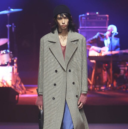 Clássicos casacos longos são revisitados em nova coleção da Gucci
