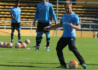 Grêmio negocia para renovar com lateral destaque em últimos jogos