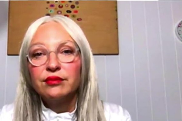 Sia anunciou ter se tornado avó em suas redes sociais  (Foto: Reprodução Instagram )