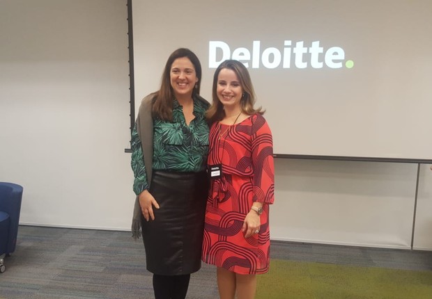 À esquerda está Adriana Carvalho, coordenadora da ONU Mulheres e à direita está Patricia Muricy, sócia da Deloitte (Foto: Divulgação)