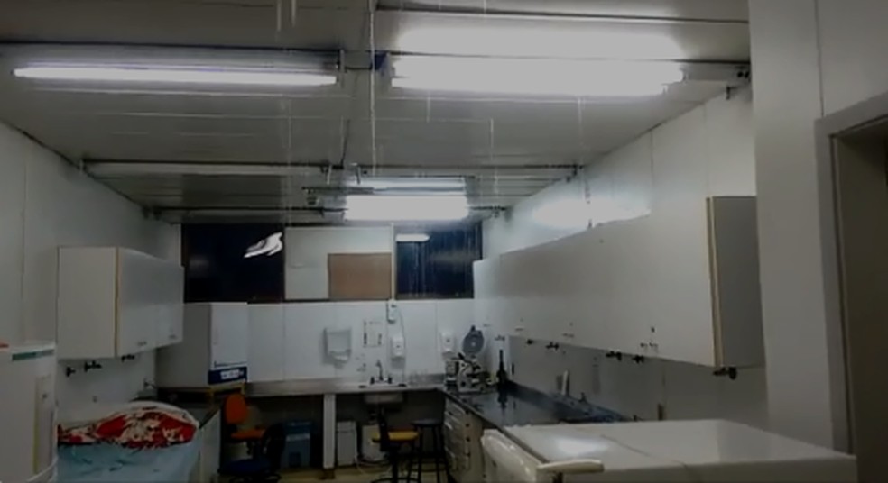 Chuva alaga laboratório do HRAN — Foto: Divulgação