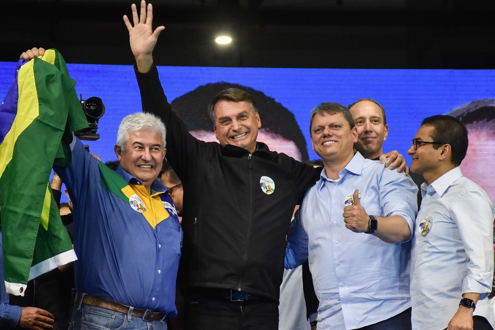 Marcos Pontes, Jair Bolsonaro e Tarcísio de Freitas em convenção do Republicanos em SP, neste sábado (30) — Foto: Roberto Casimiro/FotoArena/Estadão Conteúdo