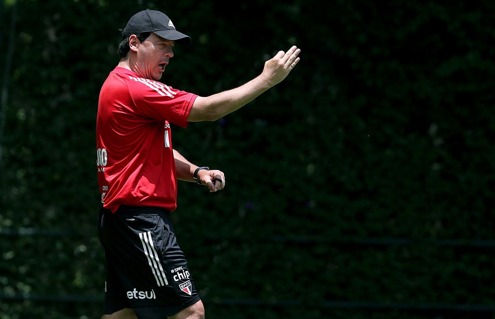 Diniz comanda treino técnico de olho no duelo contra o Grêmio pela Copa do Brasil