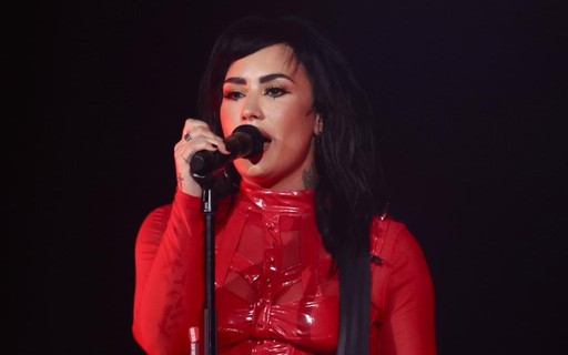Demi Lovato retorna às raízes no rock em show em São Paulo