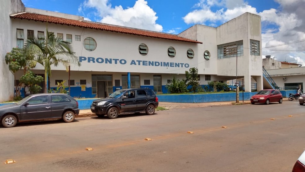 Leitos no Hospital de Campanha em Coromandel, montado na UPA, estão lotados — Foto: Paulo Barbosa/G1
