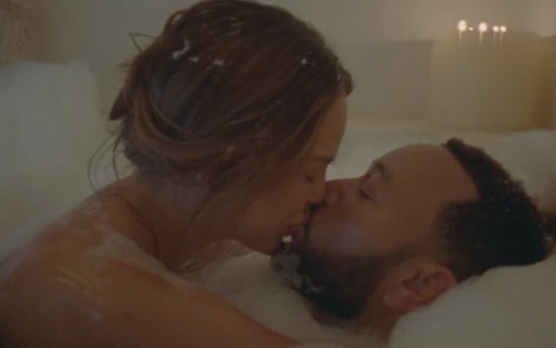 Chrissy Teigen e John Legend estrelam clipe com cenas quentes; assista