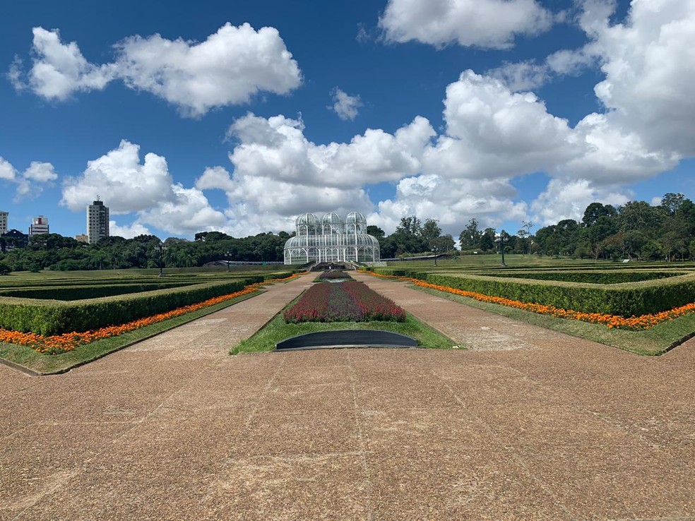 Possível contágio do novo coronavírus alterou o cenário do Jardim Botânico, em Curitiba — Foto: Murilo Souza/RPC