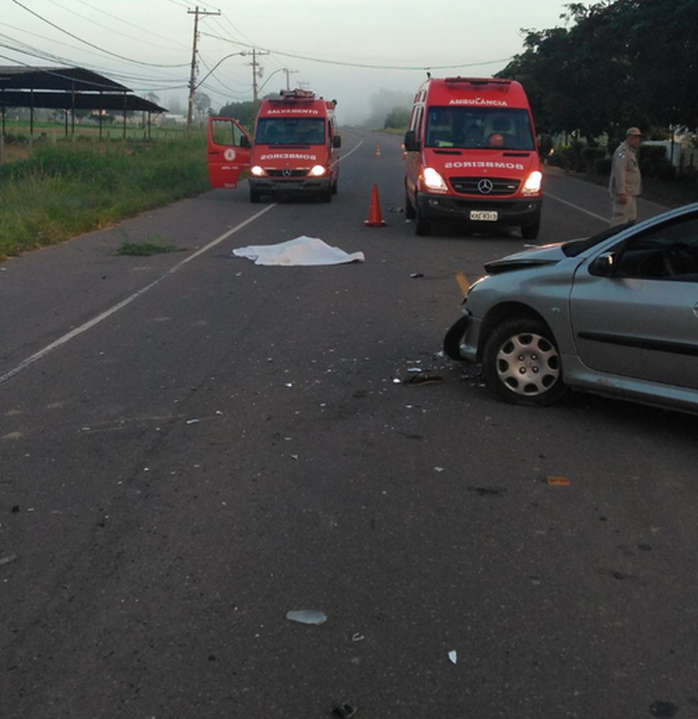 Duas pessoas morreram no acidente em Campos, na RJ-216 (Foto: BatalhÃ£o de PolÃ­cia RodoviÃ¡ria Estadual/DivulgaÃ§Ã£o)