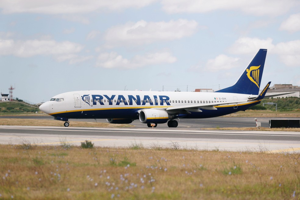 Foto do avião da Ryanair de 5 de julho: mais de 30 passageiros foram hospitalizados após despressurização da cabine  (Foto: Rafael Marchante/Reuters)