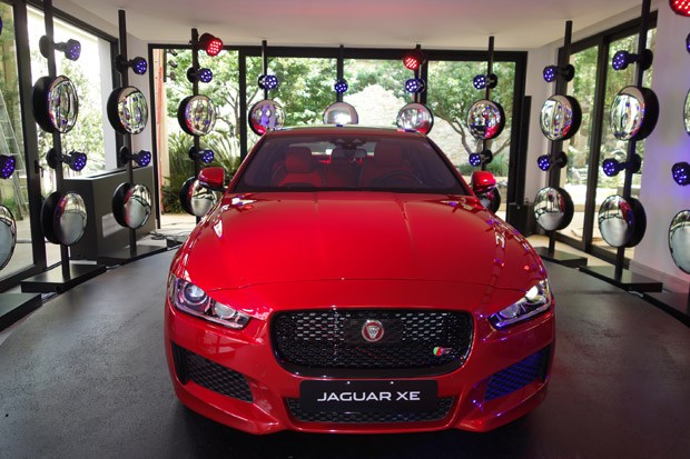 Jaguar XE: modelo dá nome a espaço da montadora britânica em São Paulo (Foto: Divulgação)
