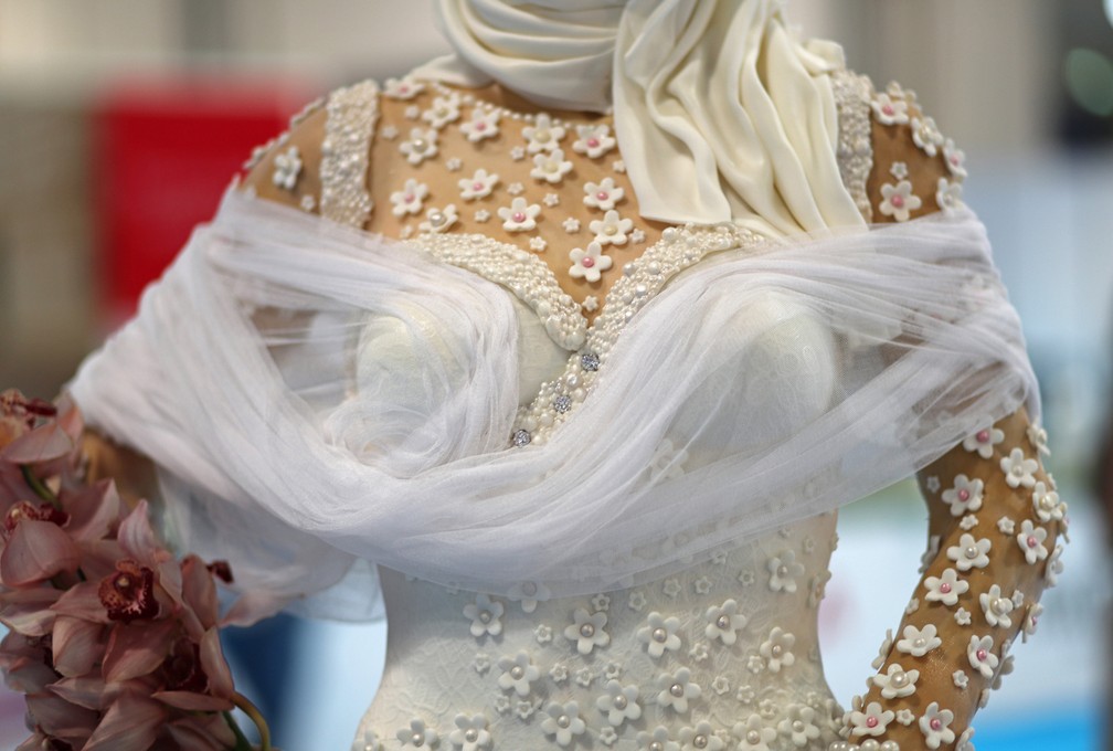 Bolo de casamento de US$ 1 milhão é exposto nos Emirados Árabes Unidos — Foto: Ahmed Jadallah/Reuters