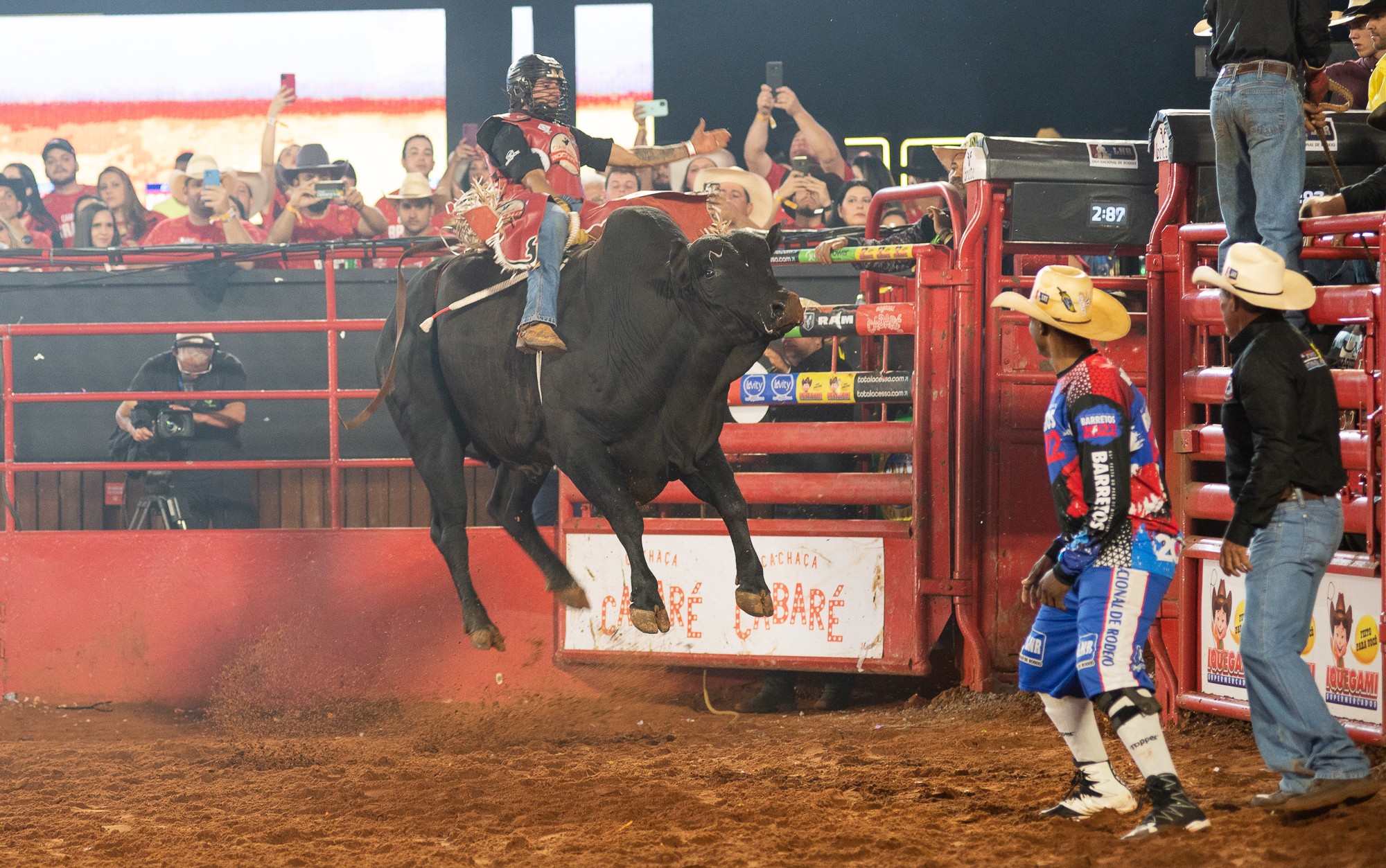Peões disputam título em Rodeio Internacional da Festa do Peão de Barretos 2022; FOTOS