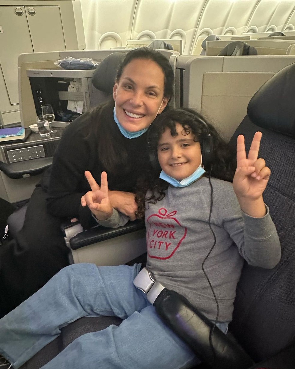 Carolina Ferraz com a filha Isabel — Foto: Reprodução/Instagram