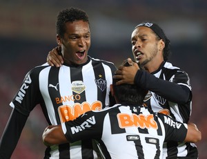 Jô, Ronaldinho e Guilherme comemoram gol do Atlético-MG (Foto: Bruno Cantini\Flickr do Atlético-MG)