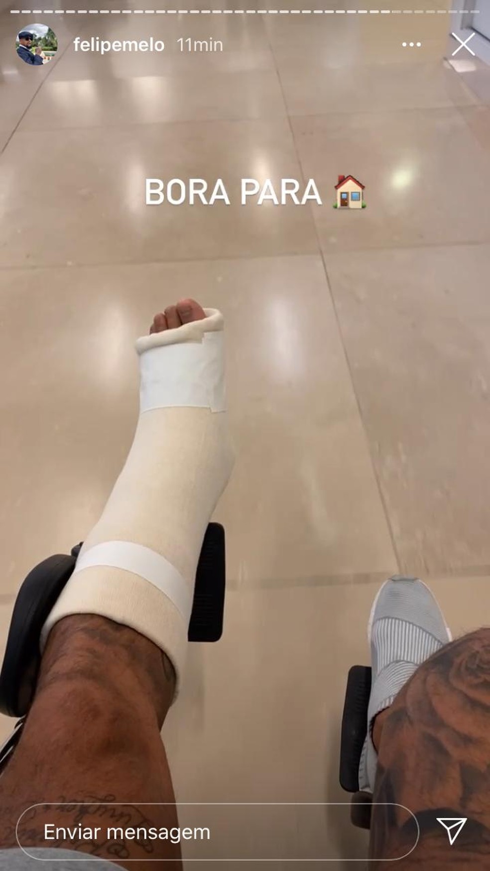 No Instagram, Felipe Melo publicou o momento em que deixou o hospital — Foto: Reprodução/Instagram