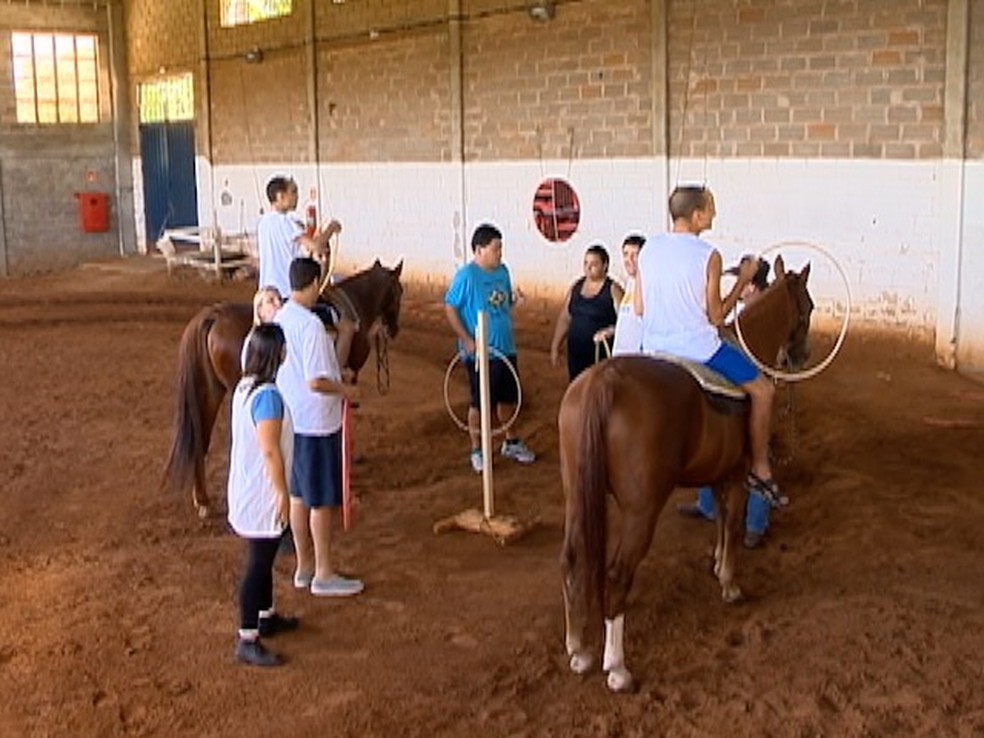 Atividades fpisicas podem contribuir para o desenvolvimento de pessoas com autismo â Foto: ReproduÃ§Ã£o/TV Fronteira