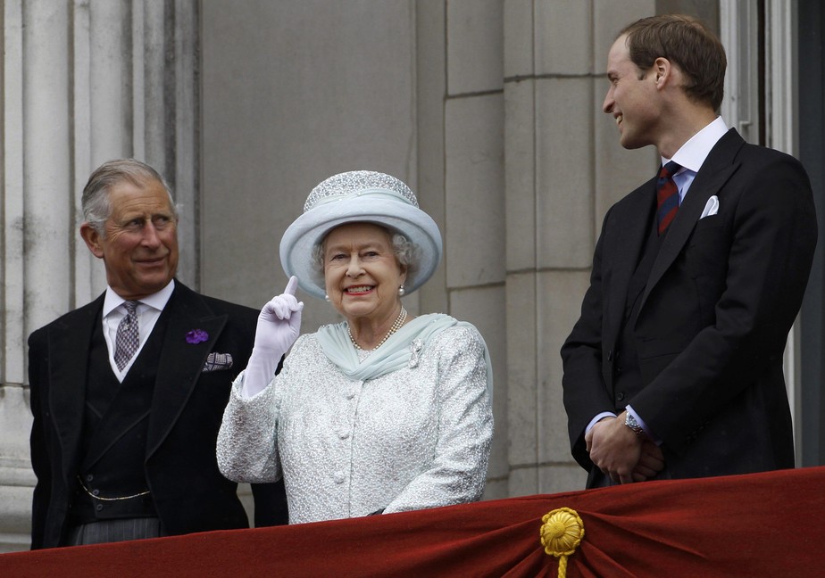 Charles III lamenta morte de Elizabeth II; veja a nota
