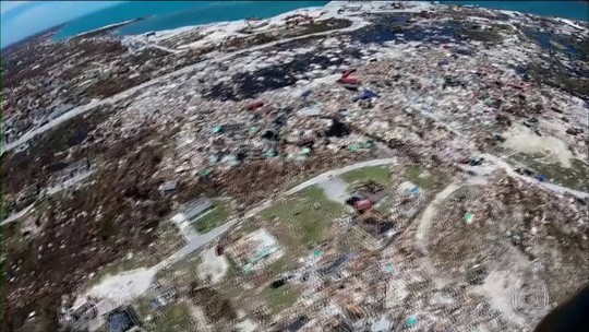 Sobreviventes do furacão Dorian nas Bahamas fogem para a capital após destruição